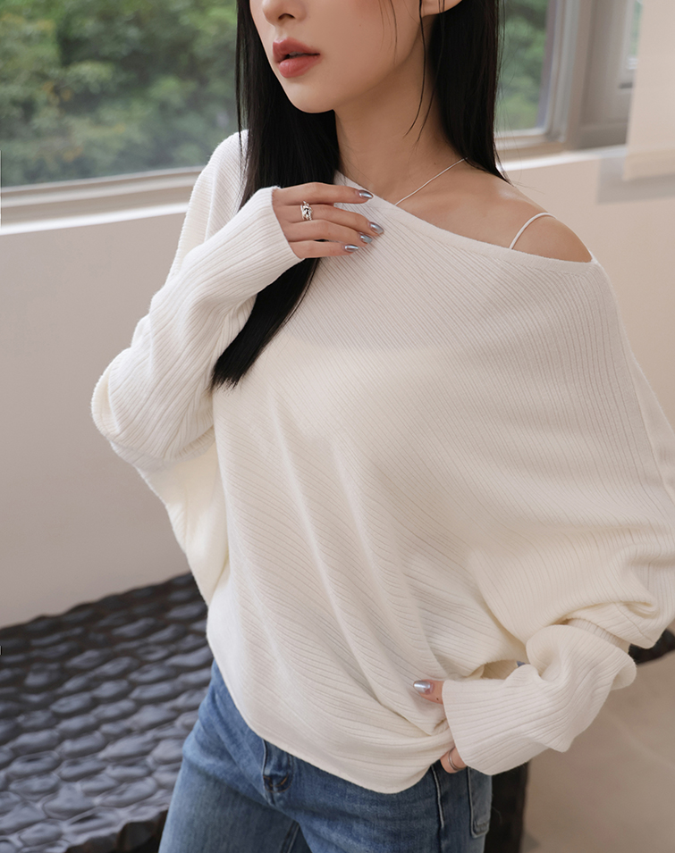 BATWING KNIT TOP
