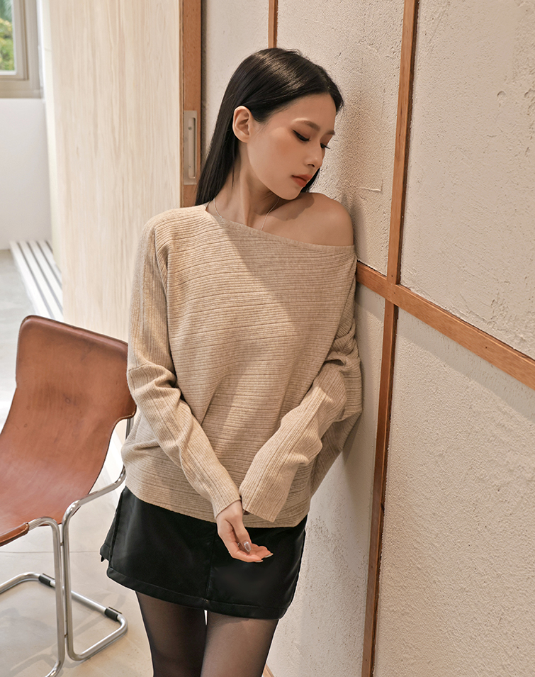 BATWING KNIT TOP