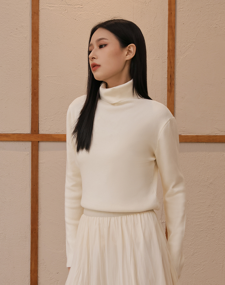 SOFT KNIT STAND COLLAR TOP