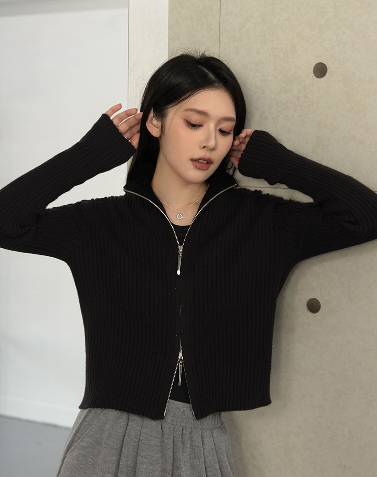 SOFT-FEEL TWO-WAY ZIP RIBBED TOP