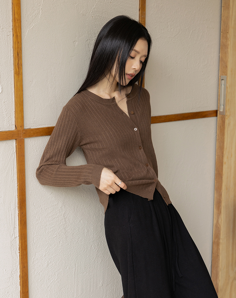 SOFT RIBBED BUTTONED TOP