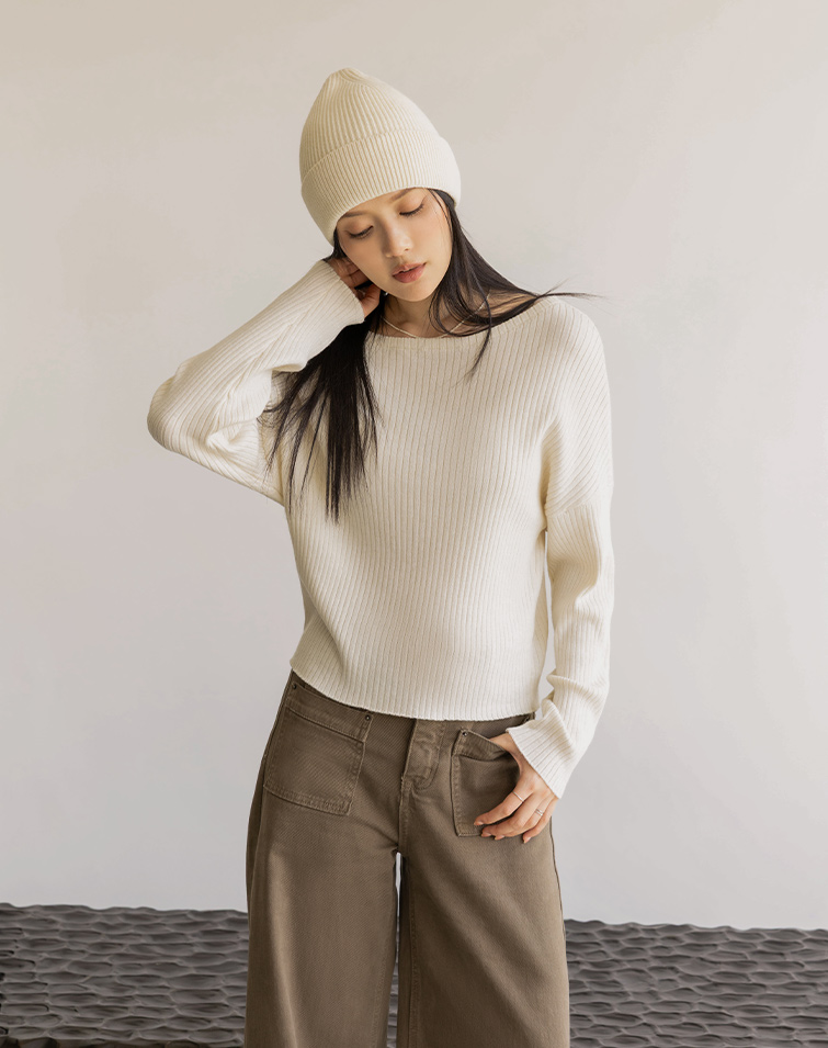 COLLAR-SHOWING RIBBED TOP