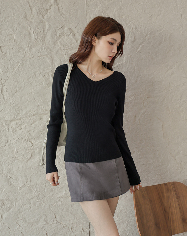 SKIN RIBBED V-NECK TOP