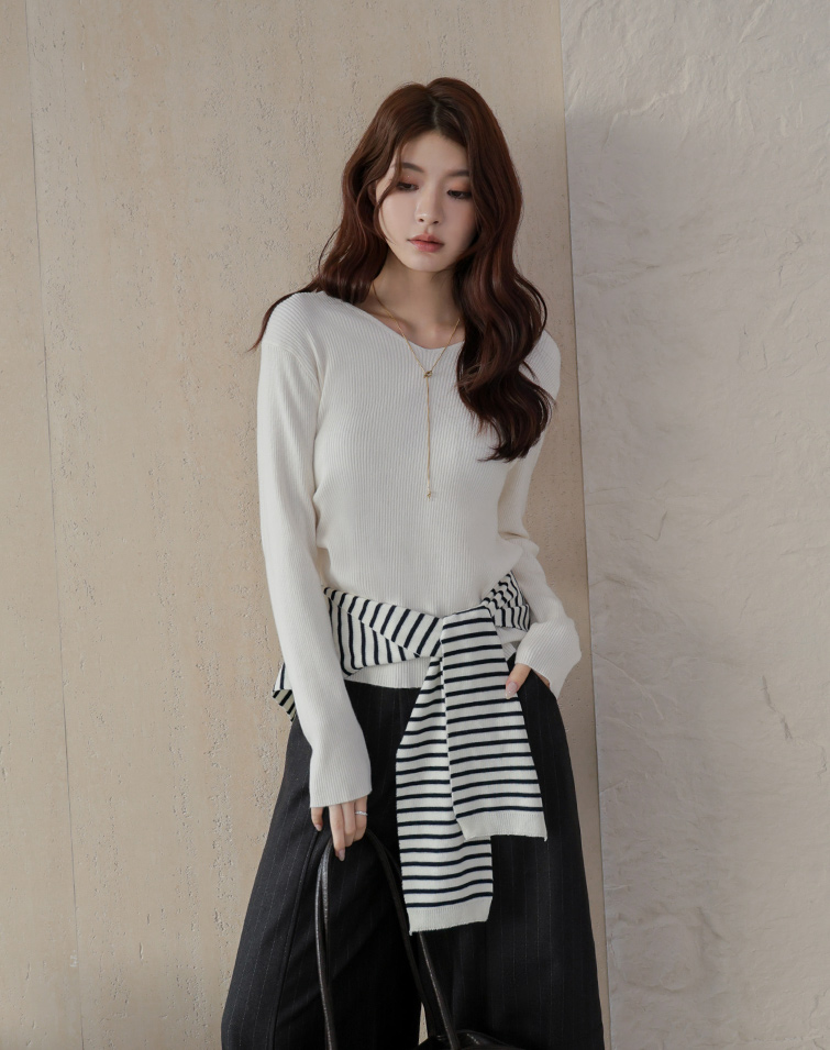 SKIN RIBBED V-NECK TOP