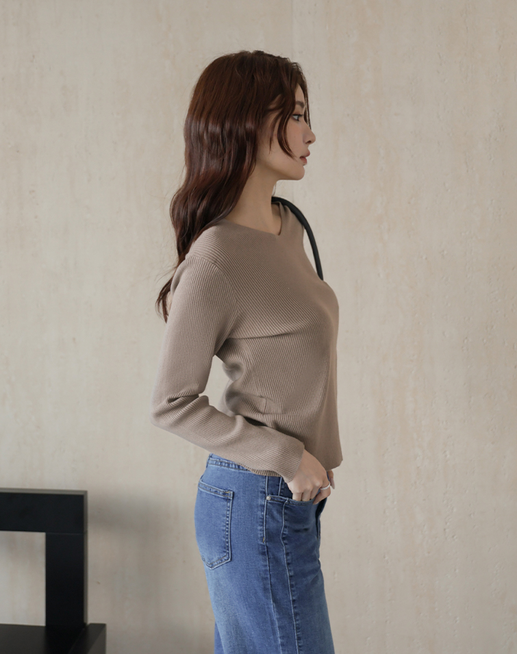 SKIN RIBBED V-NECK TOP