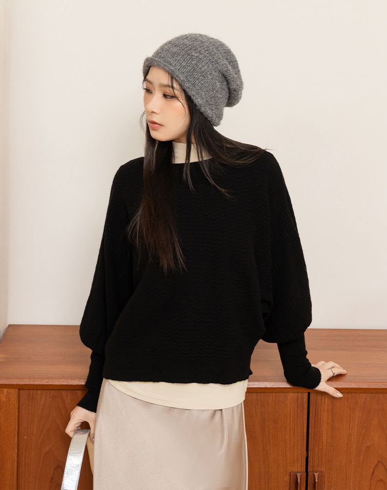 LANTERN-SLEEVE SLIMMING TOP