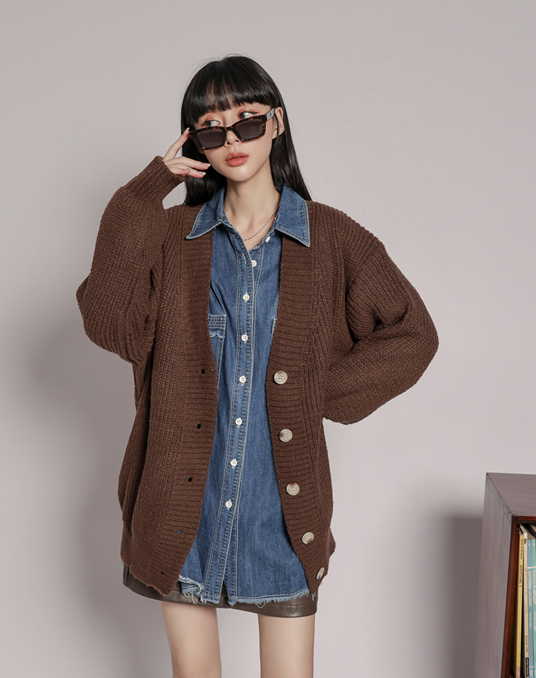 LOOSE KNIT LARGE V-NECK CARDIGAN