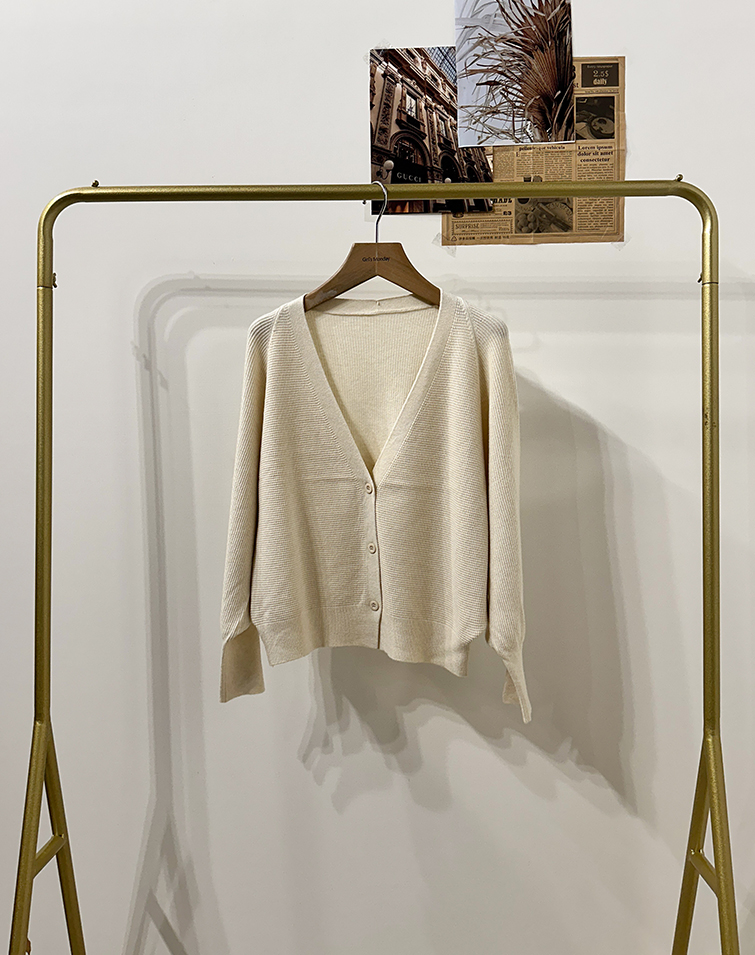 LARGE V-NECK KNITTED SOLID COLOR CARDIGAN