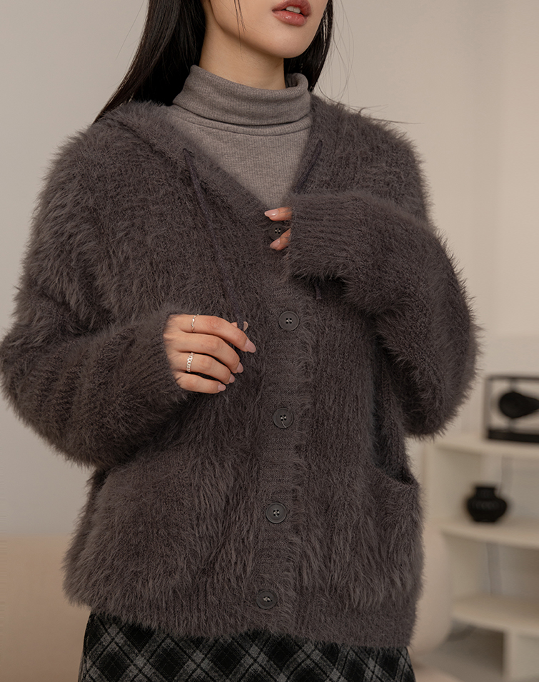SOFT FUZZY V-NECK KNIT