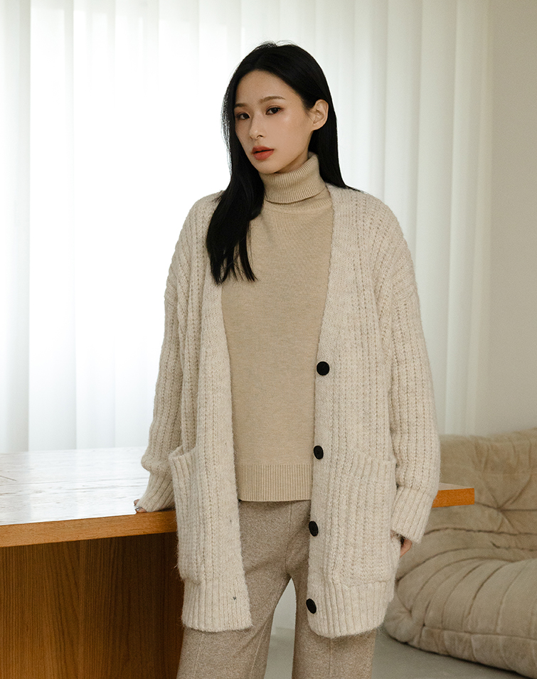 V-NECK BUTTONED CASHMERE CARDIGAN