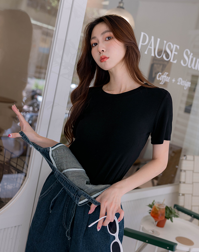 COMFY AND STRETCHY COTTON BASIC TEE