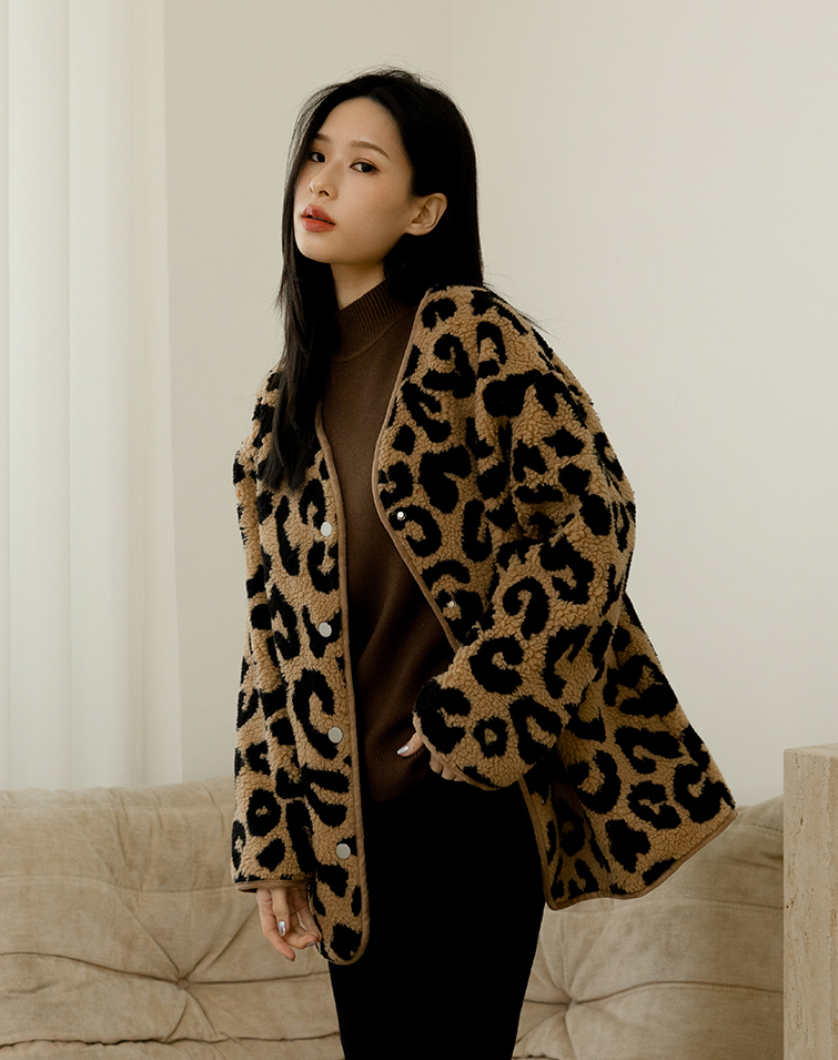 LEOPARD-PRINT FLEECE TRIM JACKET