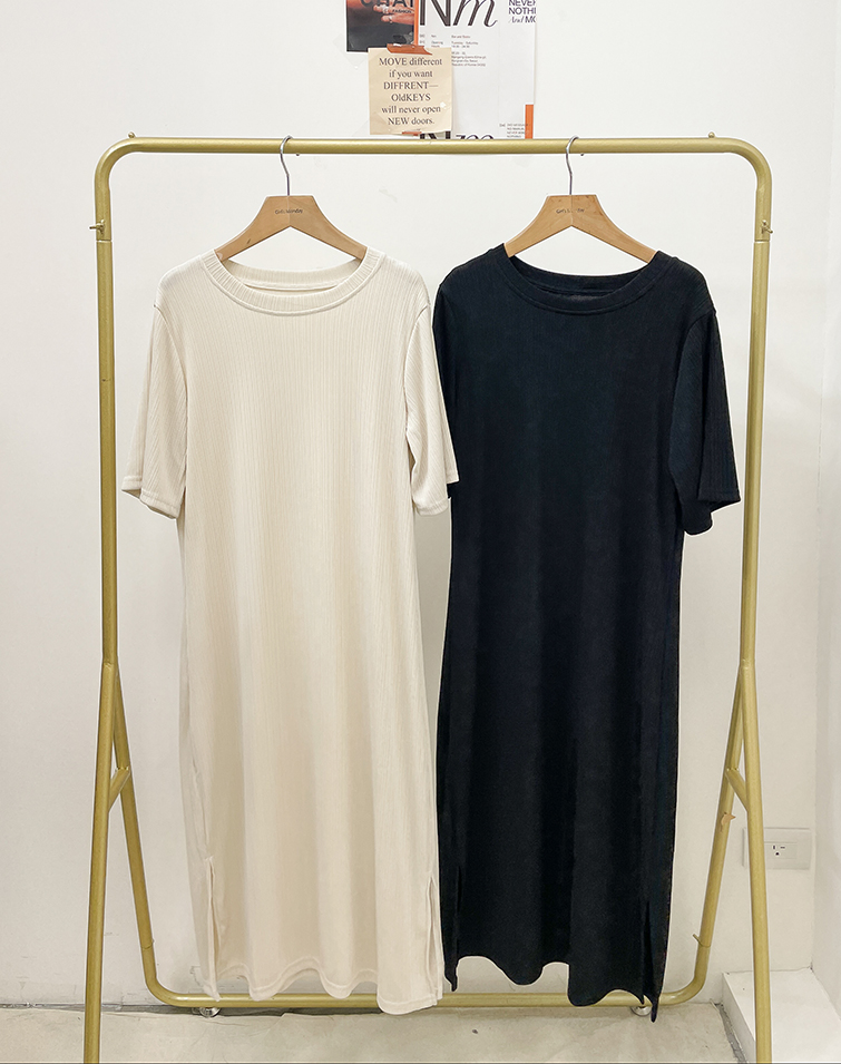 SOLID COLOR RIBBED CREWNECK DRESS