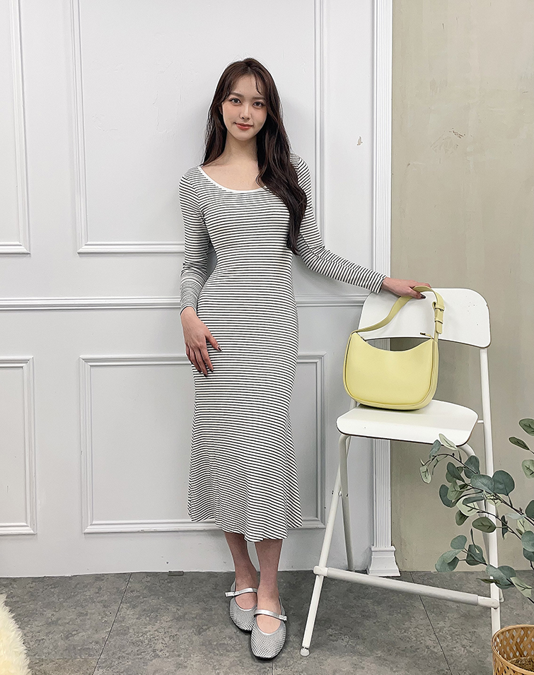 RIBBED BODYCON DRESS WITH BACK CUT-OUT