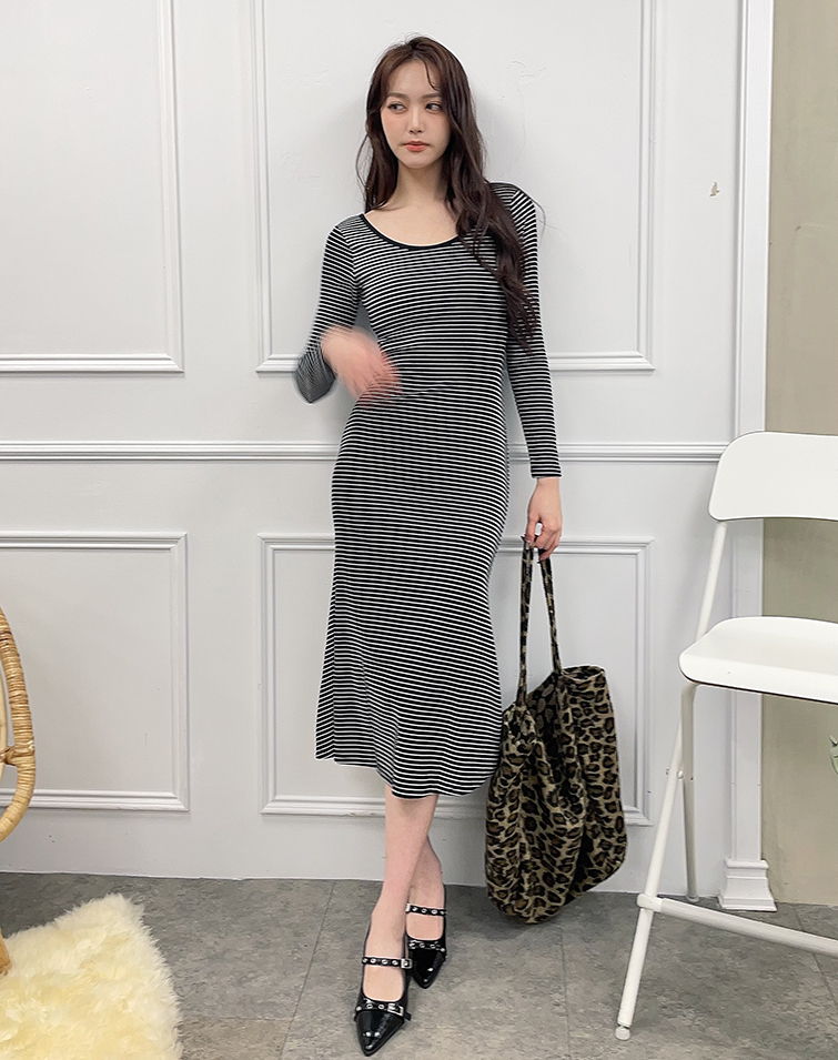 RIBBED BODYCON DRESS WITH BACK CUT-OUT