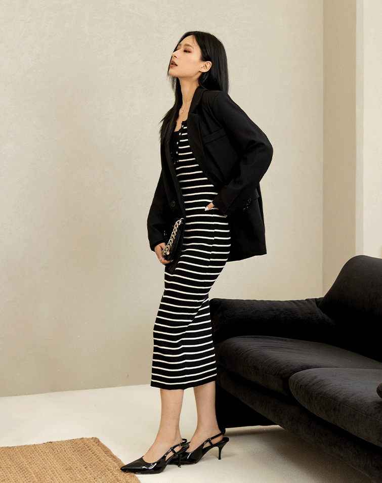 RIBBED KNIT DRESS WITH BUTTON DETAILING