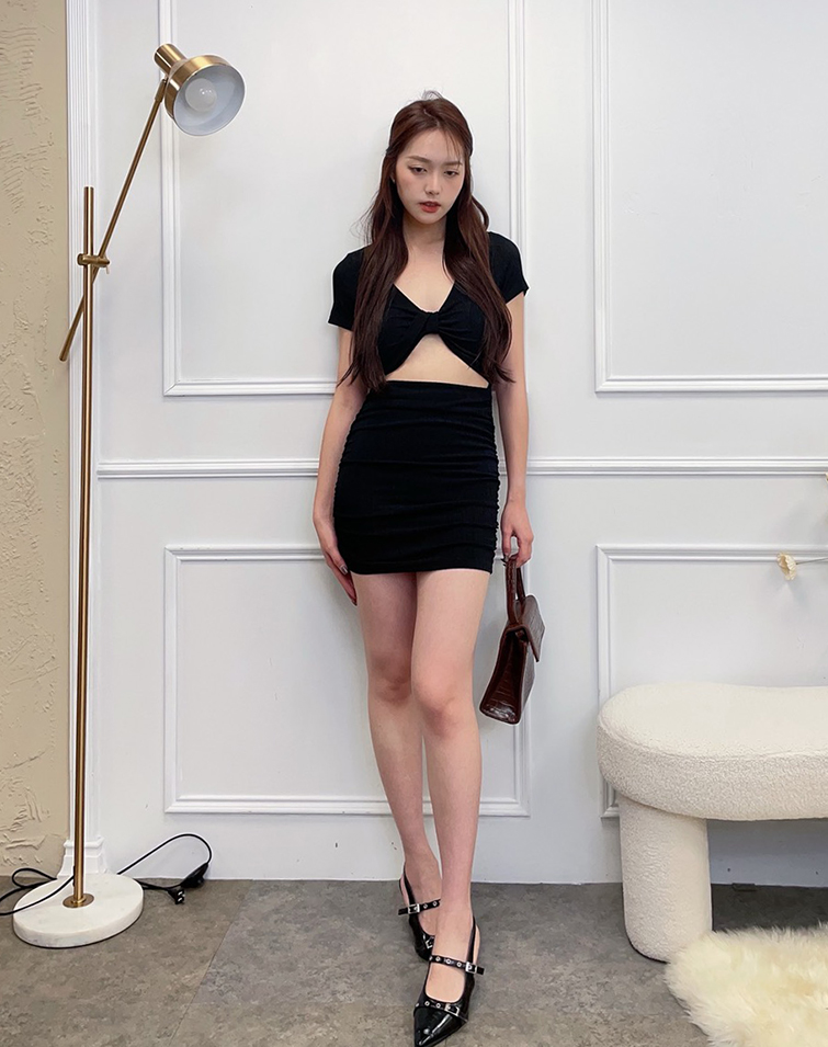 ENHANCING TWIST MINI DRESS