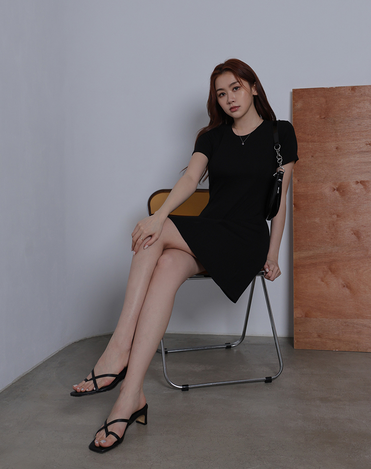 MIT MINIMALIST ROUND NECK DRESS