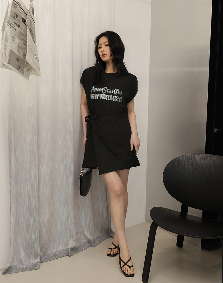 GLITTER GRAPHIC LETTERS TIE-UP MINI DRESS