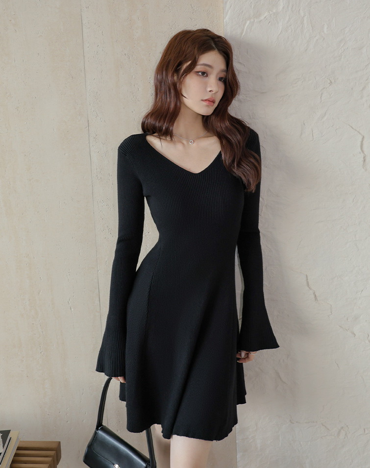 RIBBED V-NECK DRESS