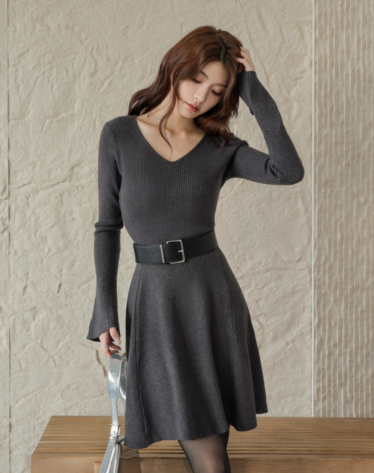 RIBBED V-NECK DRESS