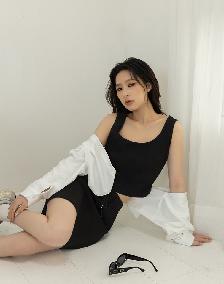 MINIMALIST CASUAL TANK TOP AND BOTTOMS SET