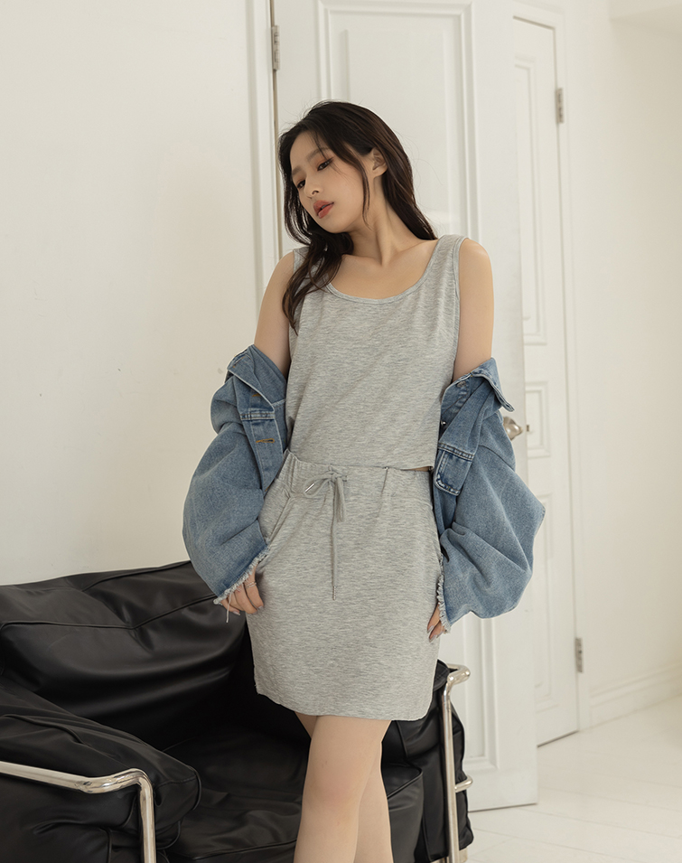 MINIMALIST CASUAL TANK TOP AND BOTTOMS SET