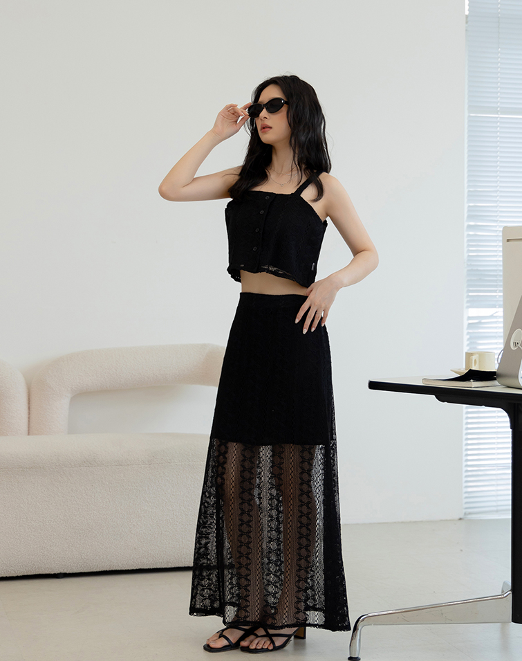 VACATION-INSPIRED FLORAL CROP TOP SET