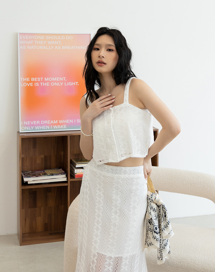 VACATION-INSPIRED FLORAL CROP TOP SET