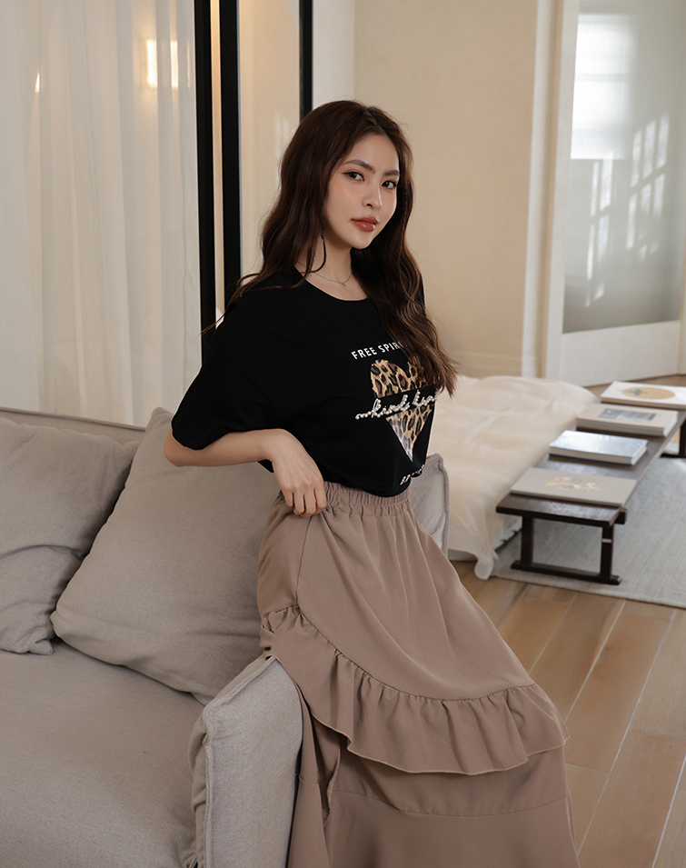GLAMOROUS PEARL-EMBELLISHED LEOPARD PRINT LONG SKIRT SET