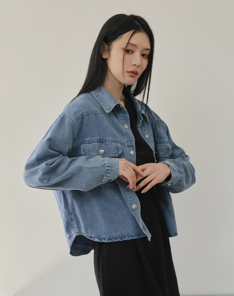 CASUAL DENIM SHIRT WITH SNAP BUTTONS