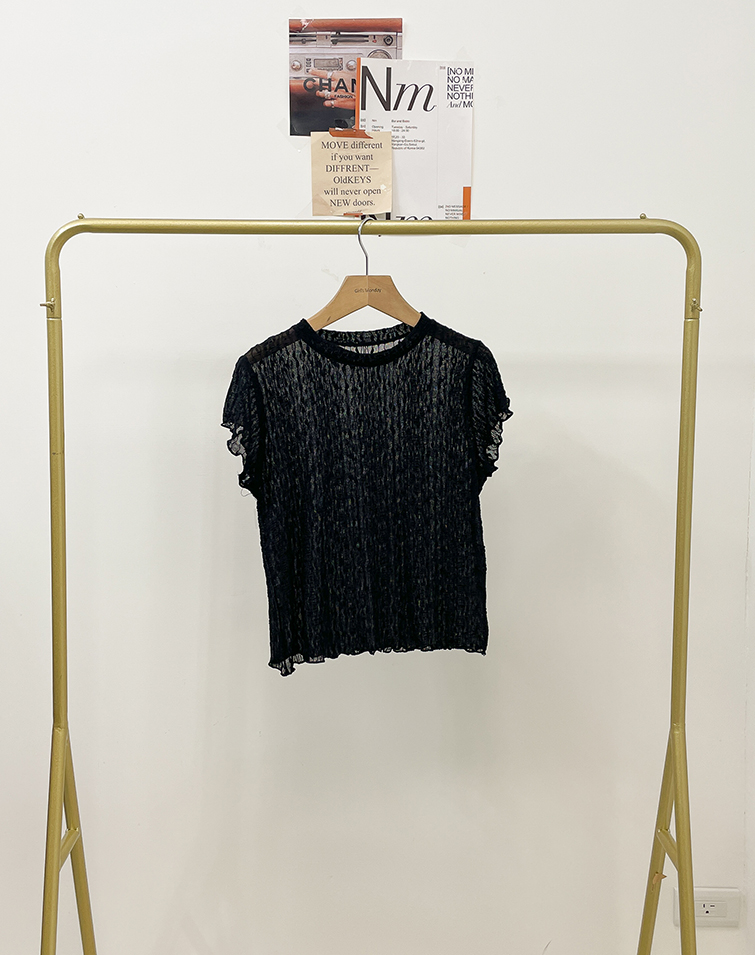 ALL-OVER 3D JACQUARD DESIGN TOP