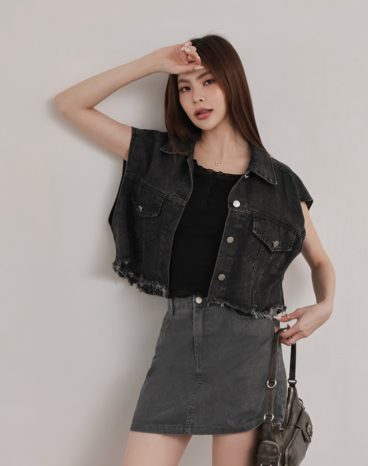 WASHED FRAYED DENIM VEST