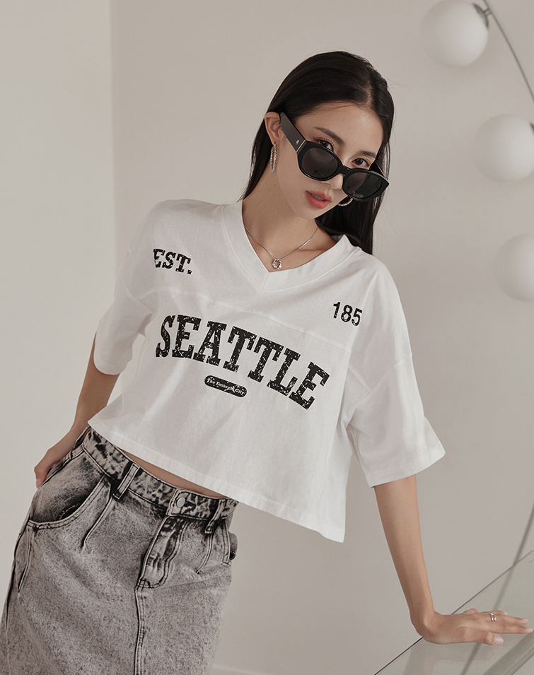 V NECK DROP SHOULDER LETTERING TEE