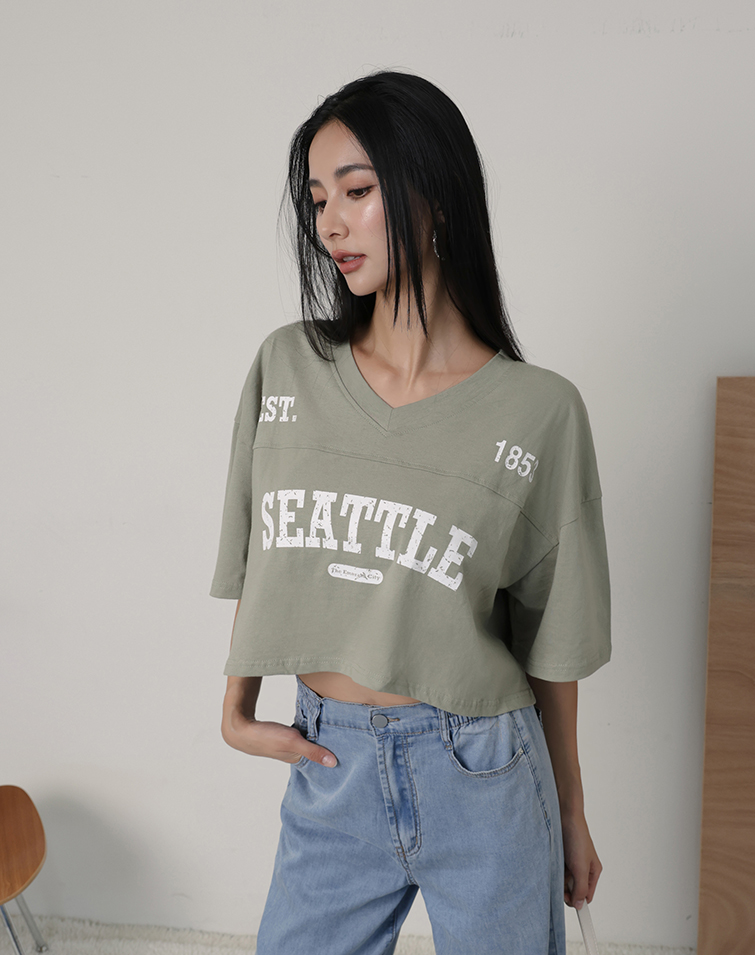 V NECK DROP SHOULDER LETTERING TEE