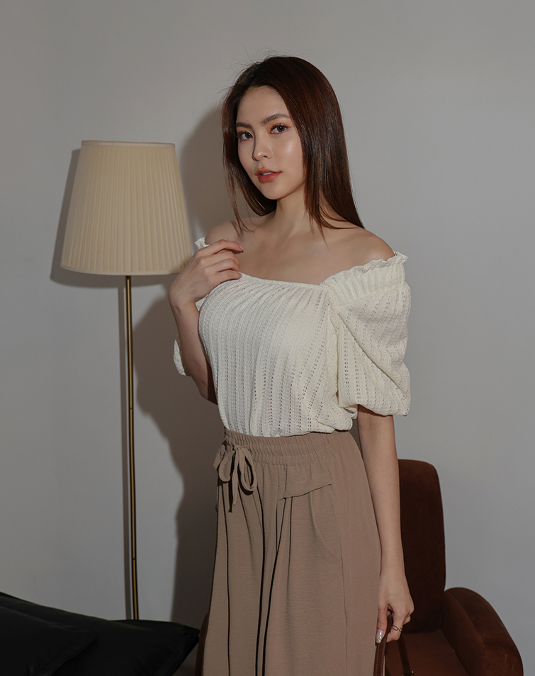 SQUARE NECK EYELET SHORT-SLEEVE TOP