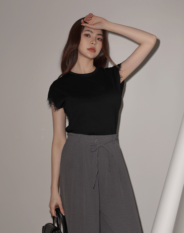 SOFT LACE-TRIMMED SLEEVE TOP