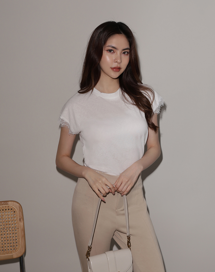 SOFT LACE-TRIMMED SLEEVE TOP