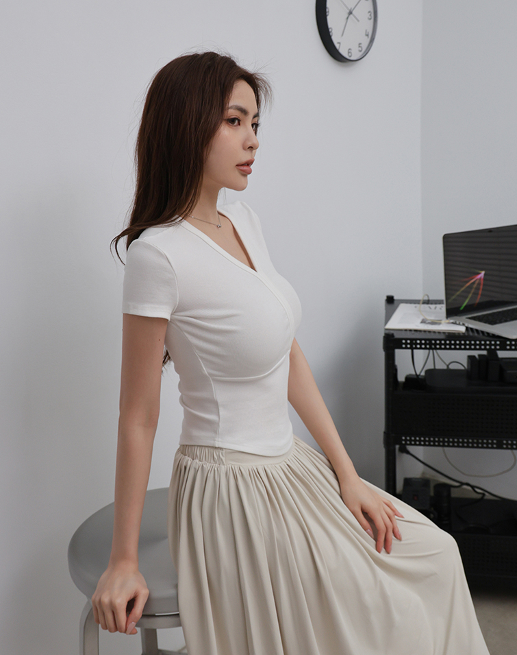 SOLID V-NECK PINSTRIPE WAIST-CINCHING TOP