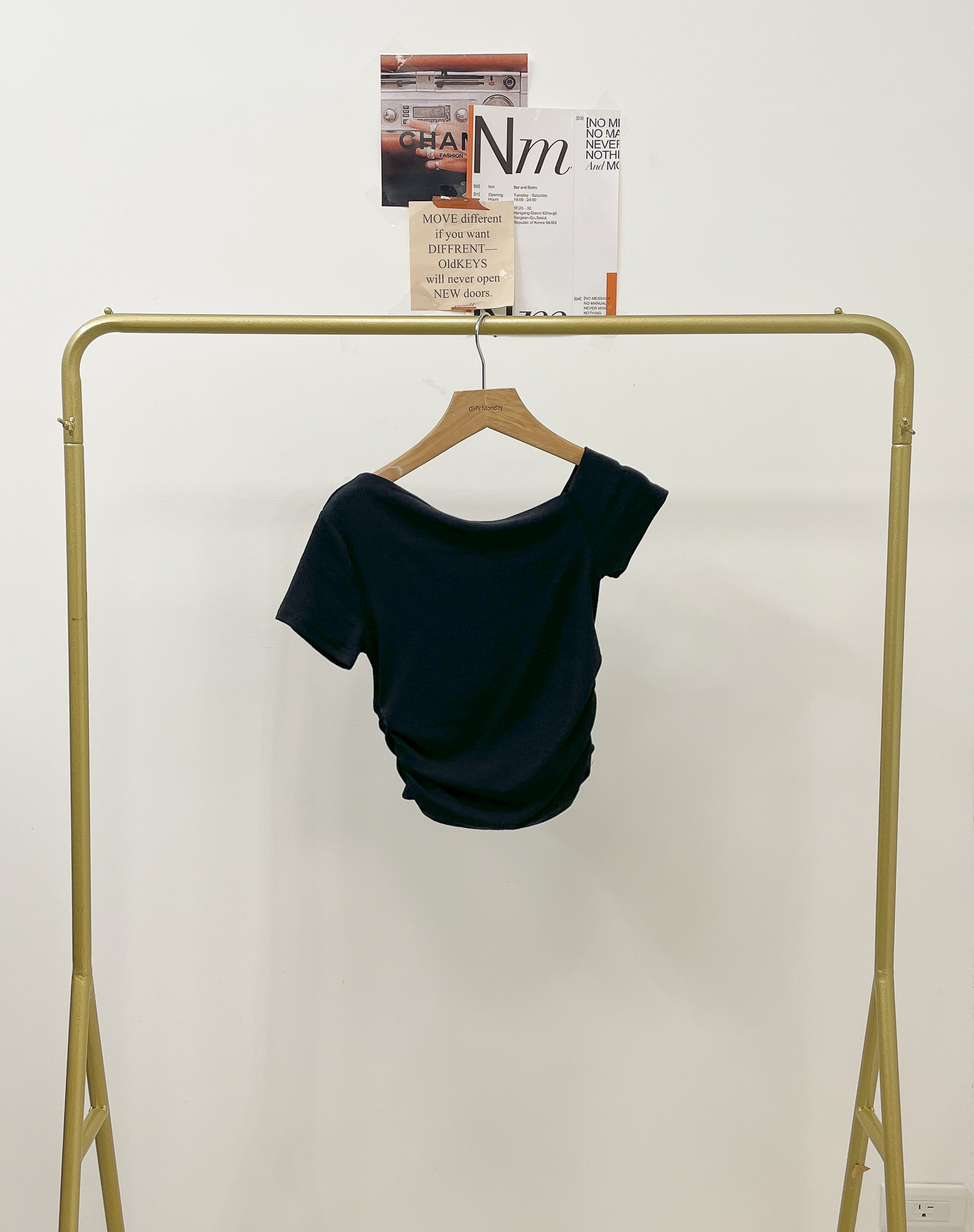 DROPSHAPE SIDE GATHERED SHORT-SLEEVE TOP