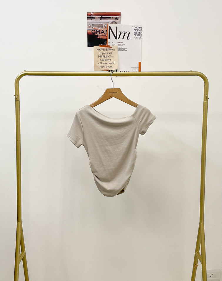 DROPSHAPE SIDE GATHERED SHORT-SLEEVE TOP