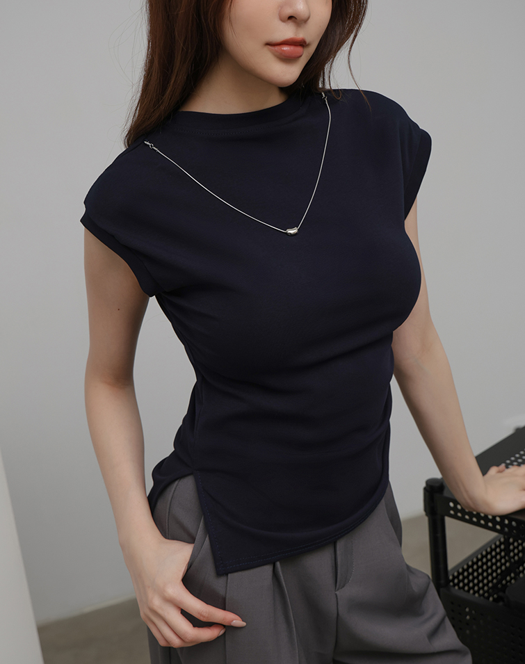 MINIMALIST CREWNECK SHORT-SLEEVE TOP