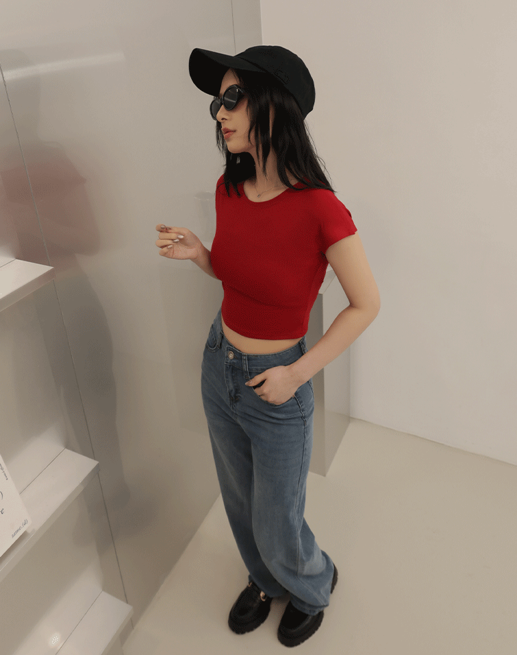VERSATILE SOLID COLOR CROPPED TOP