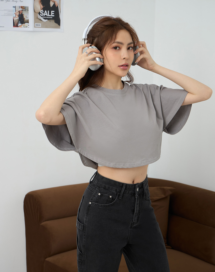MINIMALIST SOLID COLOR SHORT-SLEEVE TOP