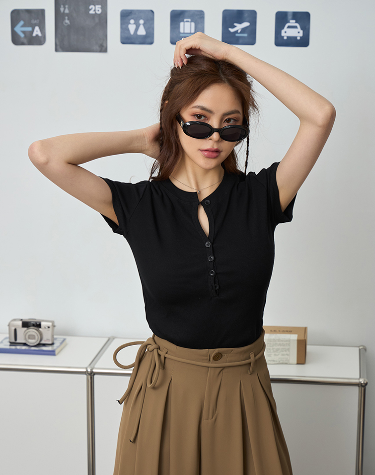 STRETCH RIBBED SHORT-SLEEVE BUTTON-UP TOP