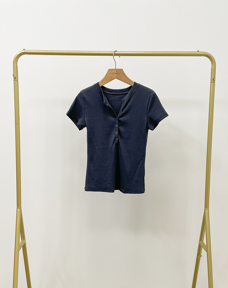 STRETCH RIBBED SHORT-SLEEVE BUTTON-UP TOP