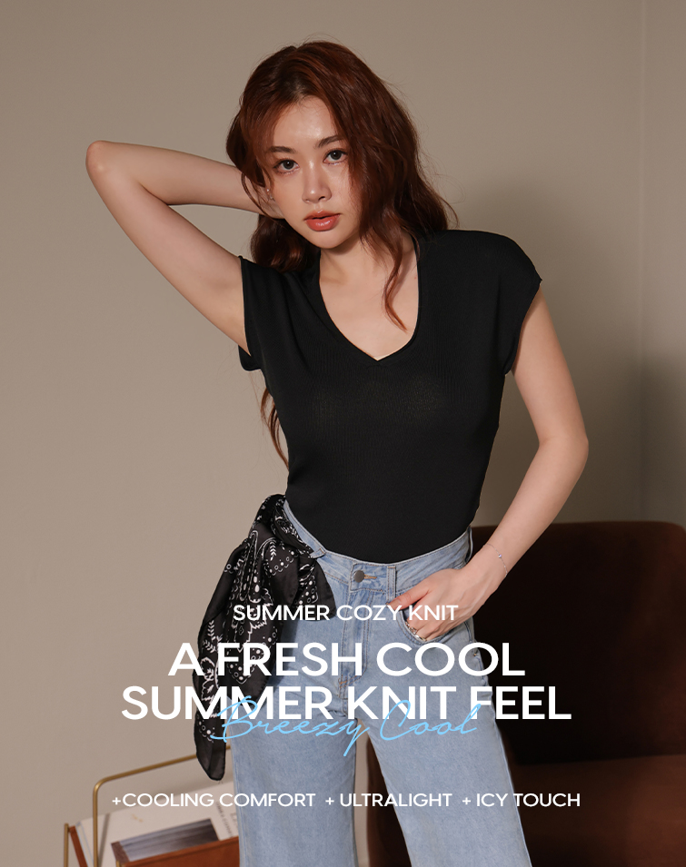 SOFT V-NECK FINE-STRIPED SHORT-SLEEVE TOP