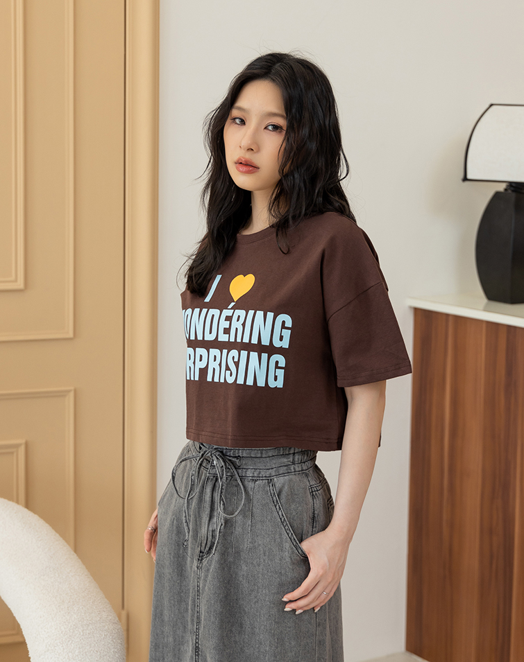 VIBRANT COLOR-BLOCK LETTER PRINT SHORT SLEEVE TOP