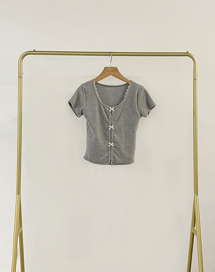 CHIC BOW EMBELLISHED T-SHIRT
