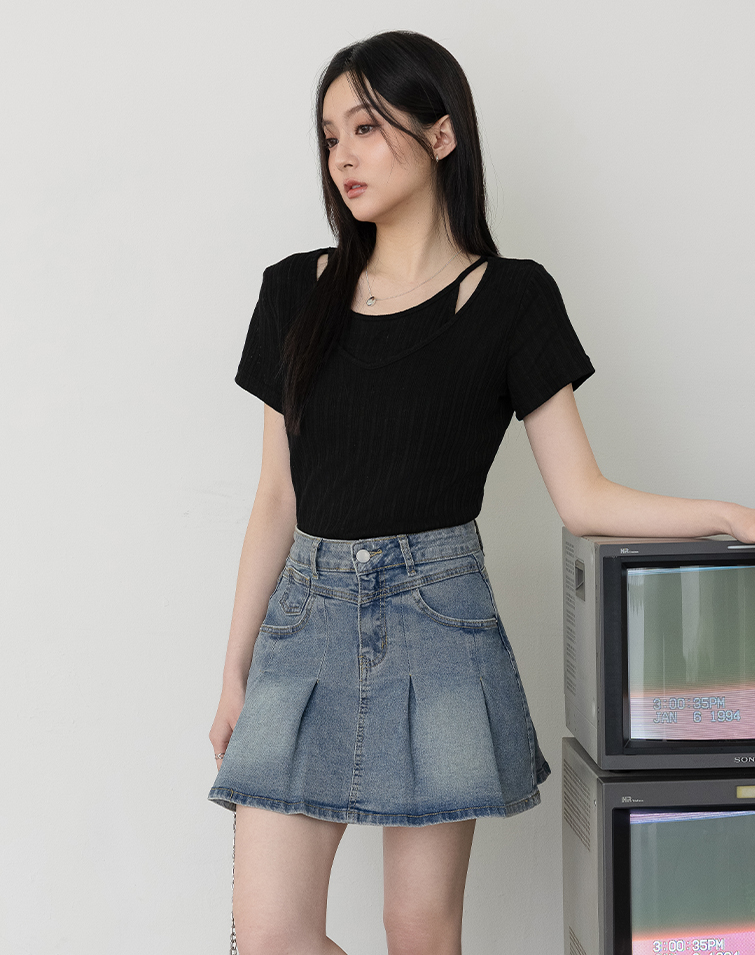 LAYERED RIB COLLARBONE TOP